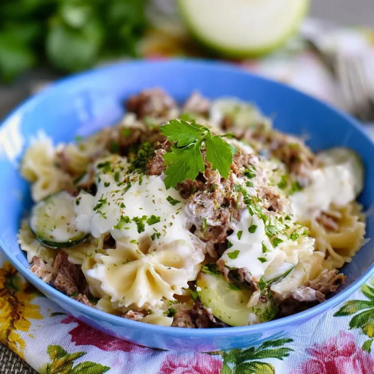 Türkische Pasta mit Joghurt Sauce und Hackfleisch
